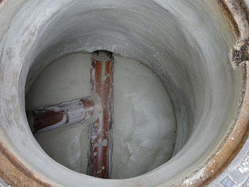 Sanierungsarbeiten an einem Kanal Sanierung Kanal