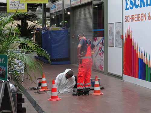 Unser Team steht 24 Stunden auch für Notfälle bereit Kanalsanierungsarbeiten